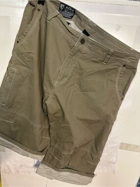 Kuhl Men's Cargo Shorts in tan size 40